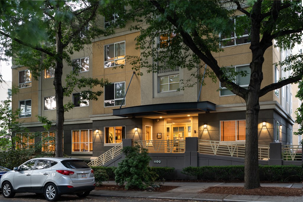 the building in which the hotel is located