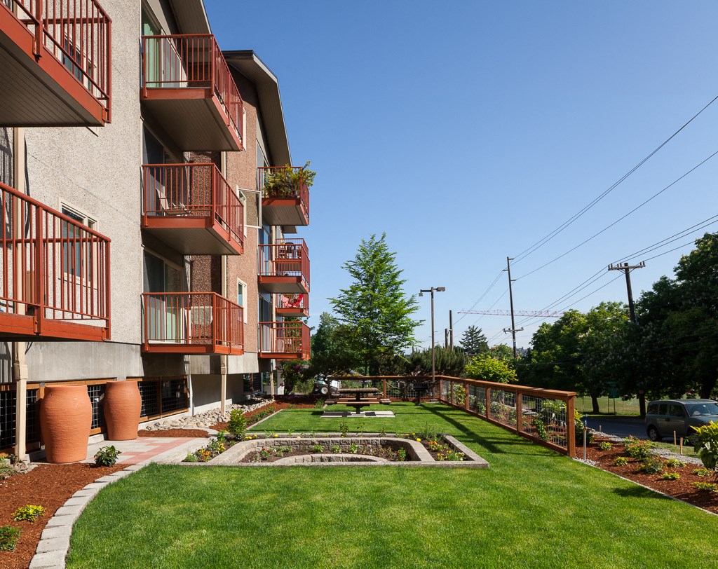 a garden in front of an apartment building