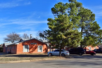 Exterior with tree - Photo Gallery 5