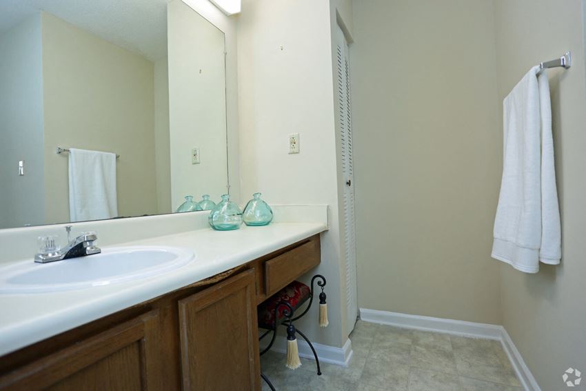 200 Hickory Knoll 2-3 Beds Apartment for Rent - Photo Gallery 1