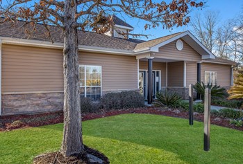 Exterior view Exterior view at Park Pines Apartments, Hattiesburg, MS, 39401 - Photo Gallery 3