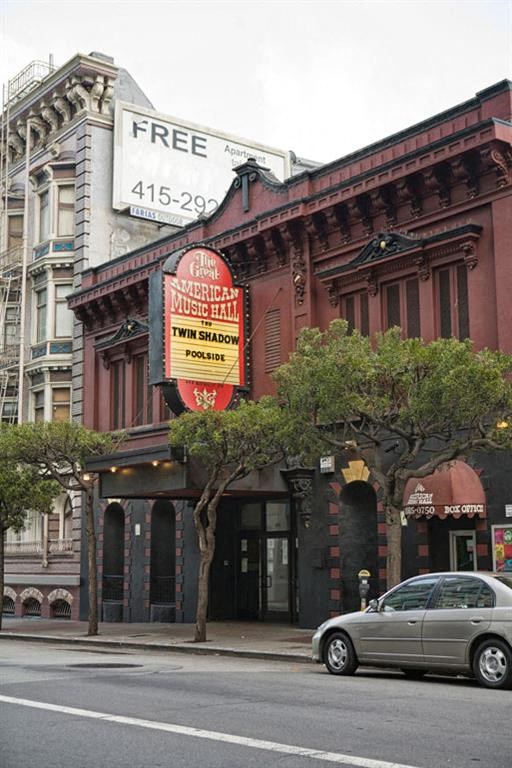 a car parked in front of a building with a free sign