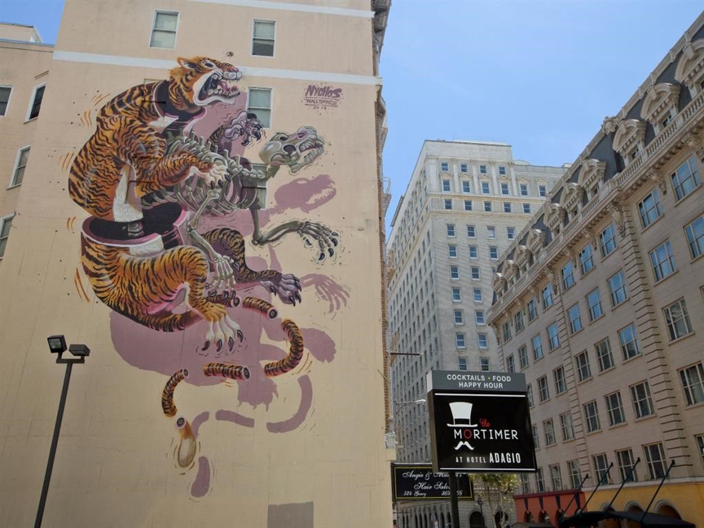 a mural of a tiger on the side of a building