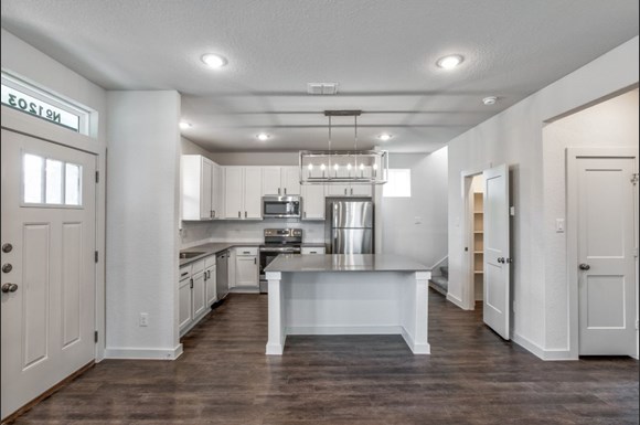 Birdsong at Alamo Ranch Apartments, 12130 Alamo Ranch Parkway, San