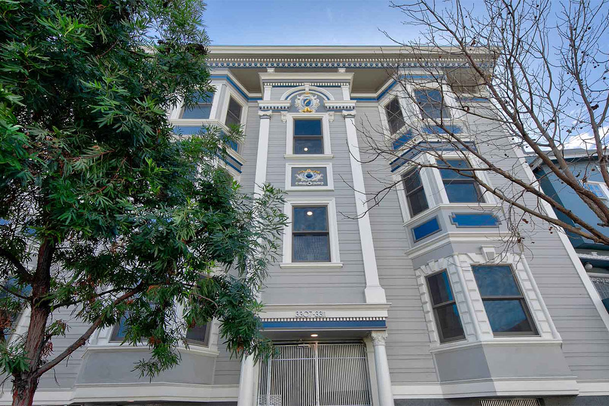 Entry to 3307-3311 Cesar Chavez