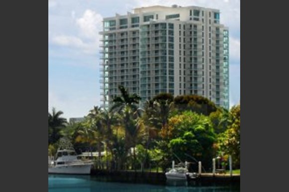 River Oaks Marina Tower Apartments 1951 Nw South River Drive Miami Fl Rentcafe