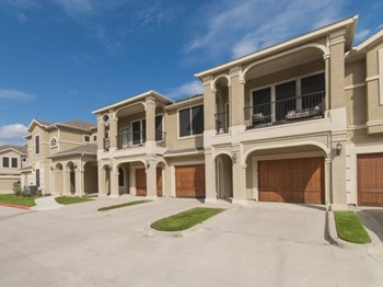 Regency At Woodland Townhomes