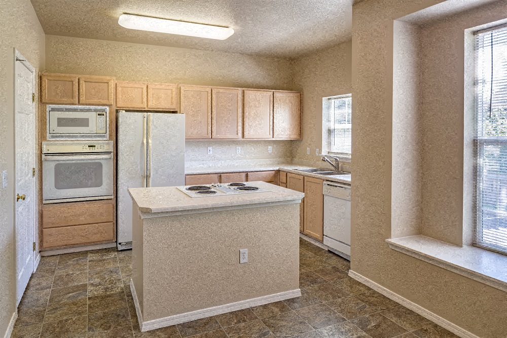 Lake Oswego Townhomes near Marylhurst University - Cascade Summit - Townhome kitchen