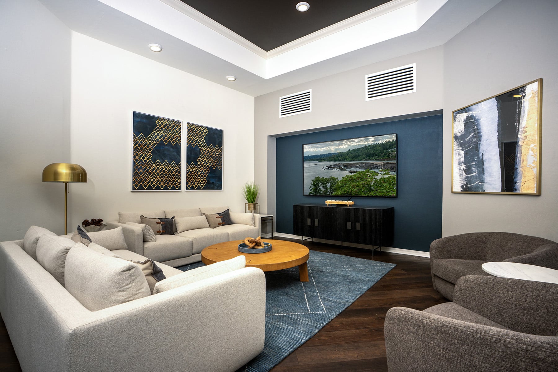 Cascade Summit Apartments for Rent in West Linn, OR - Media Lounge