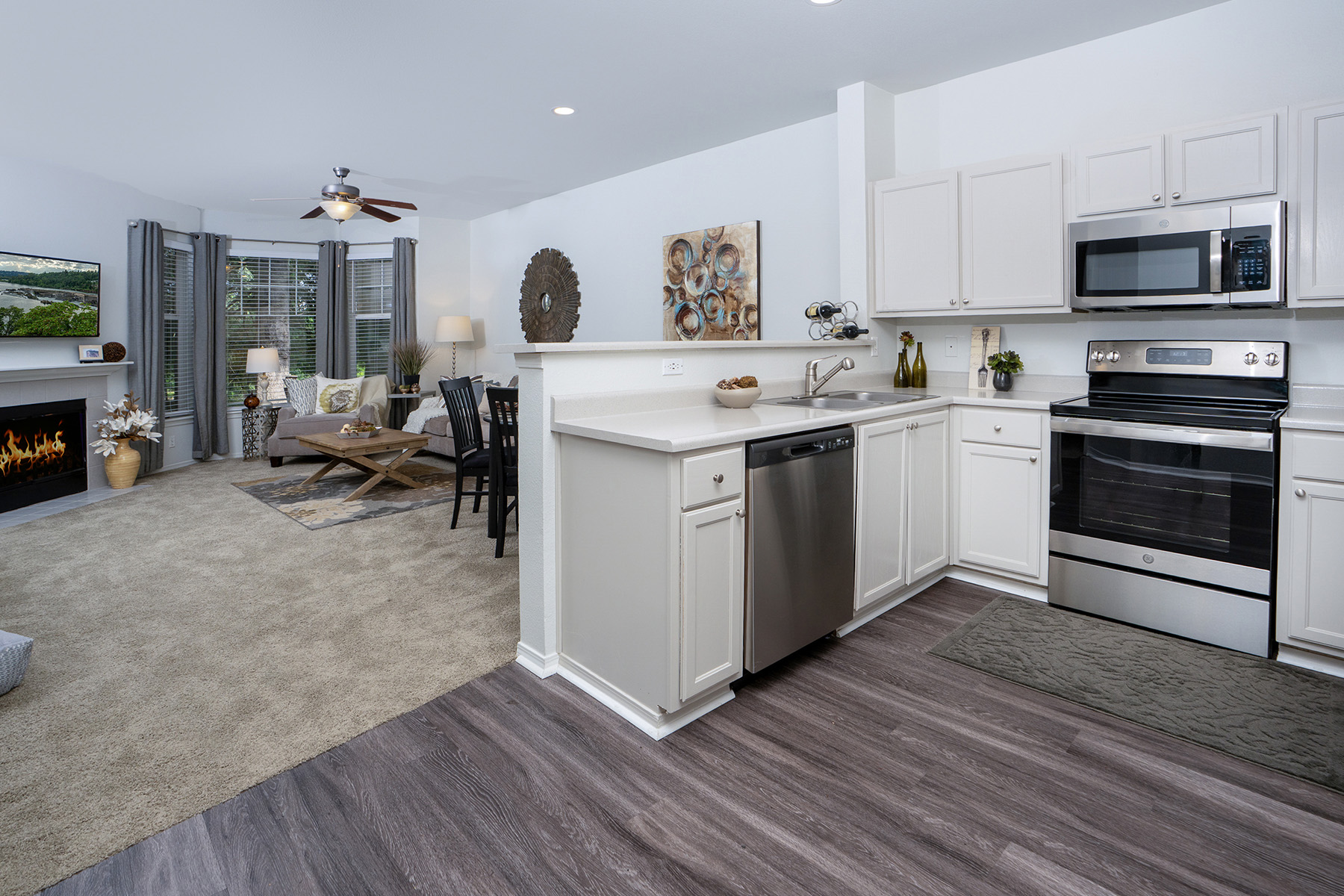 Cascade Summit Apartments for Rent in West Linn, OR - Kitchen & Living Room