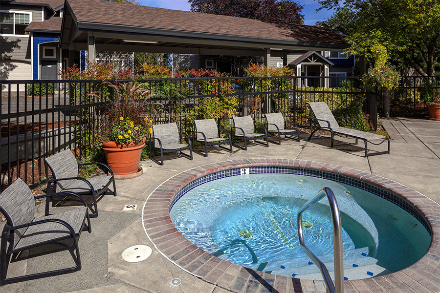 Cascade Summit Apartment Homes in West Linn, OR - Hot Tub