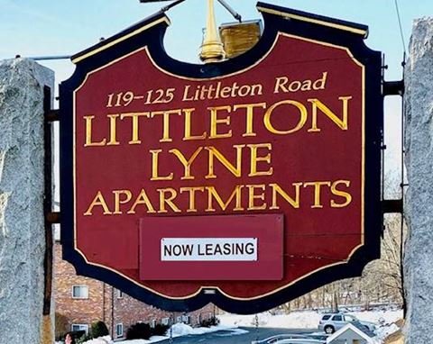 a sign for the littleton lyne apartments