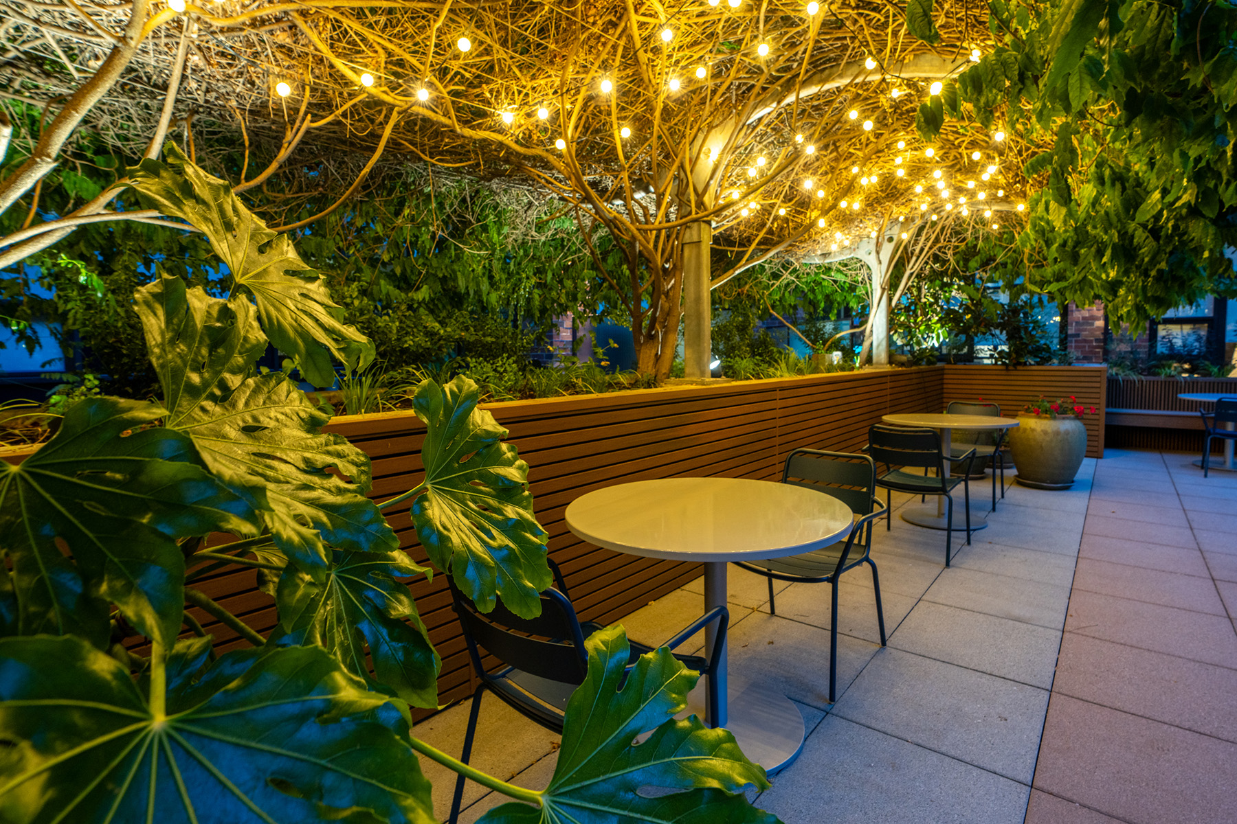 Neptune SLU Apartments in Seattle - Courtyard Seating
