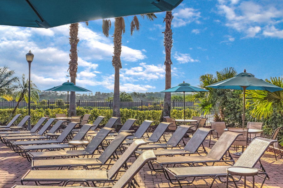 Outdoor Lounge Chairs