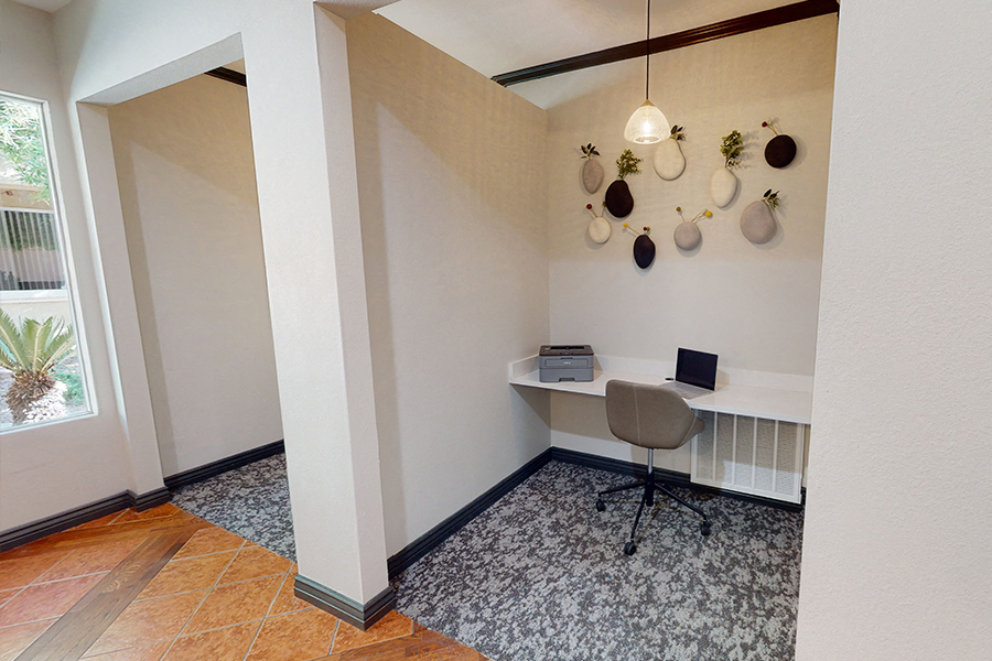 Apartments in Scottsdale, AZ - San Carlos - Business Center
