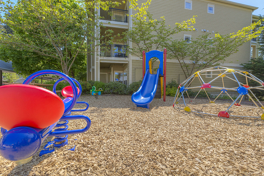 The Lodge at Redmond Ridge - Redmond, WA - tot lot playground