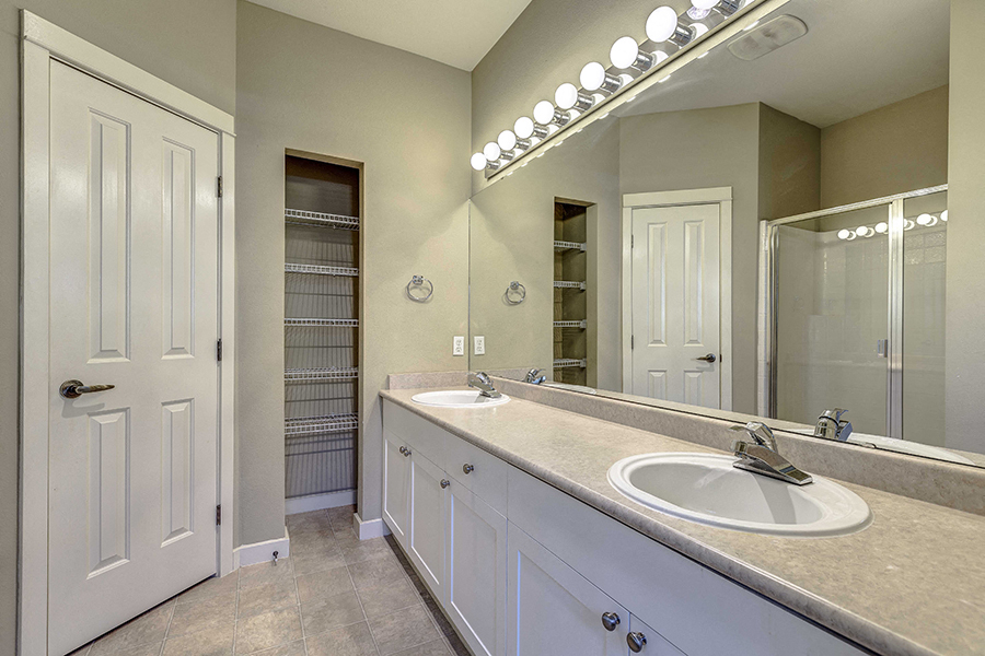 The Lodge at Redmond Ridge - Redmond, WA - bathroom