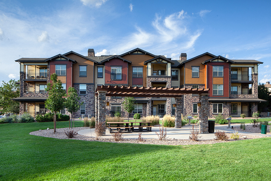 The Sanctuary at Tallyns Reach Apartments in Aurora, CO - BBQ area