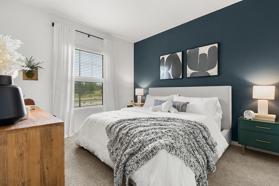 Apartments near Comcast - The Sanctuary At Tallyn's Reach Master bedroom with large windows