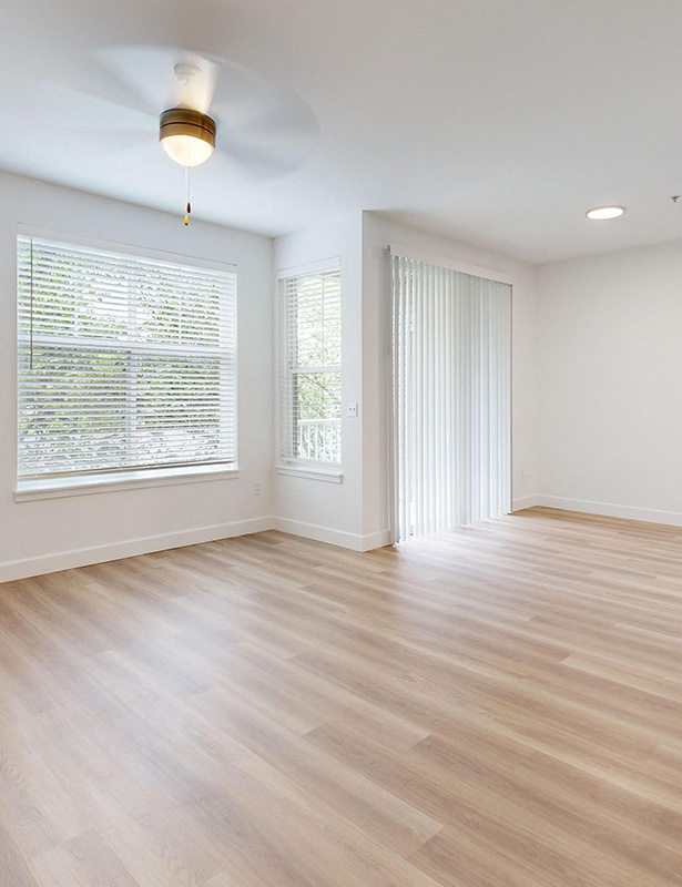 Snoqualmie Falls apartments - The Timbers at Issaquah Ridge Spacious living room interior