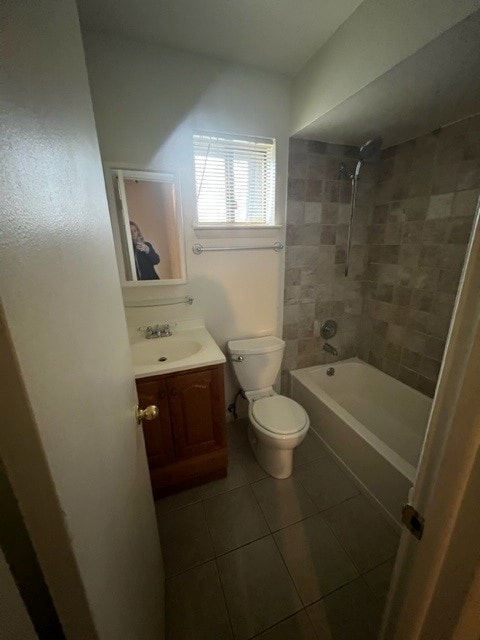 A bathroom with a toilet, sink, and bathtub.