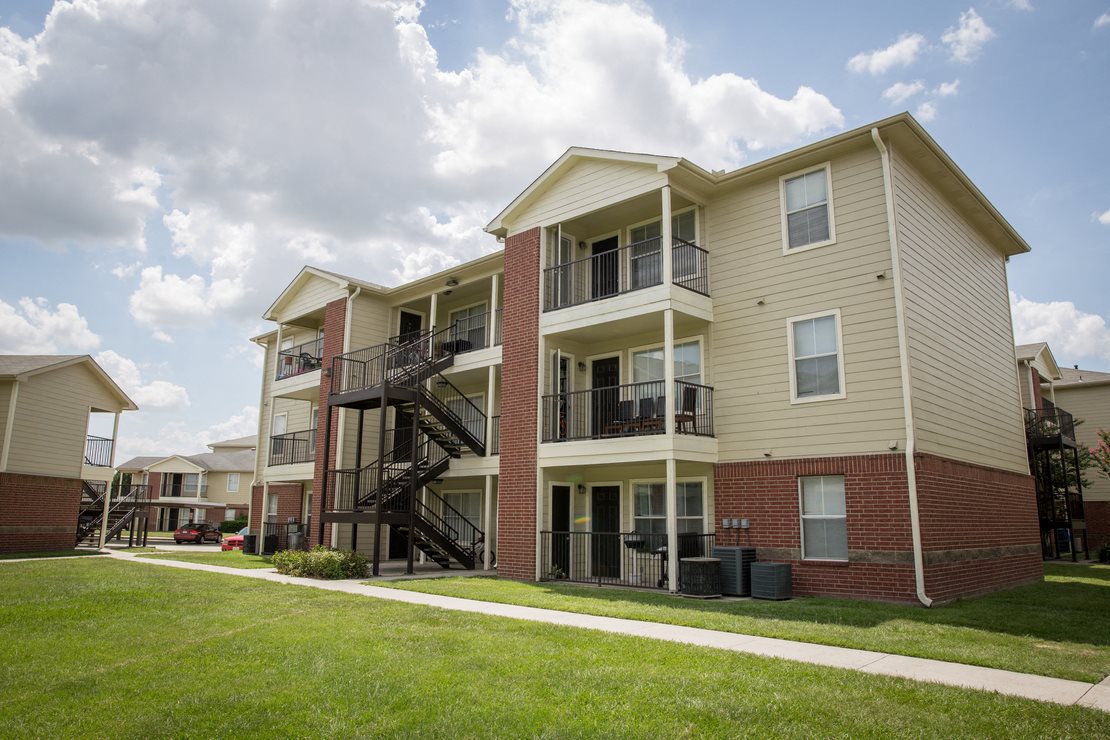 Woodglen Village Apartments in Houston, TX