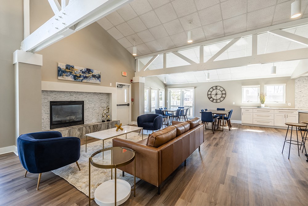 the preserve at ballantyne commons community living room and dining area