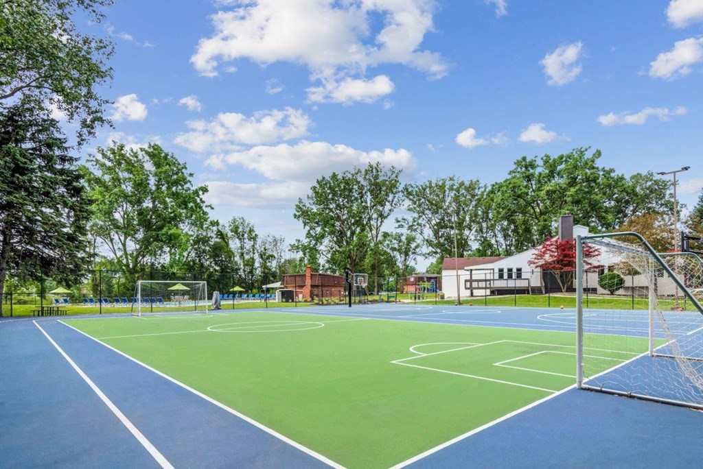 basketball court at the estates apartments