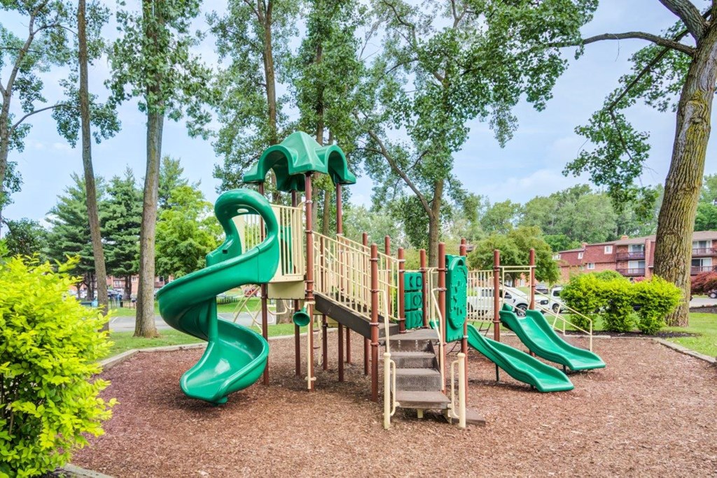 playgrounds at the estates apartments