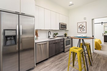 Refrigerator And Kitchen Appliances at Clovis Point, Longmont, CO, 80501 - Photo Gallery 26