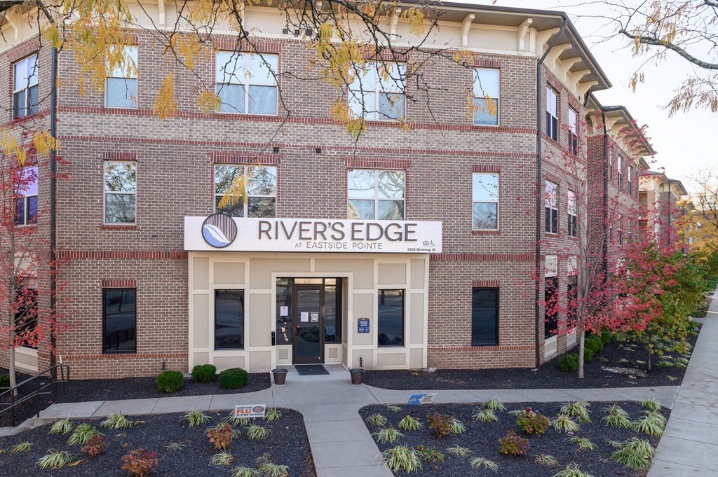 the front entrance of rivers edge apartments