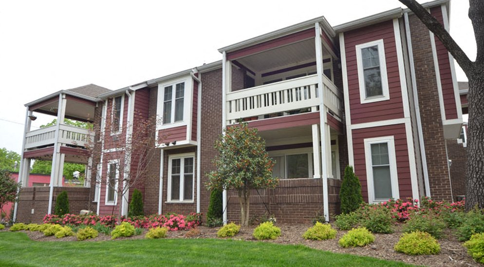a view of the exterior of an apartment building