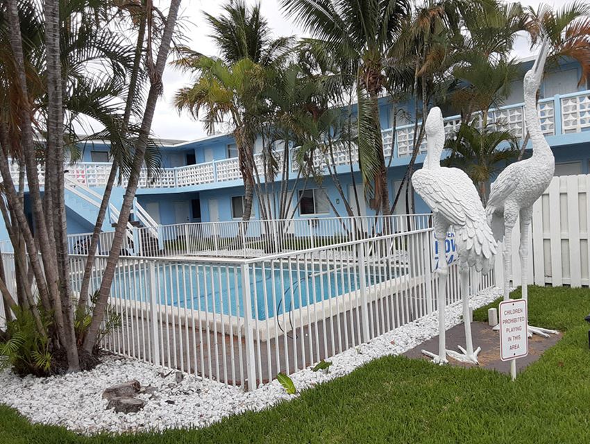 Breezy Palm Apartments