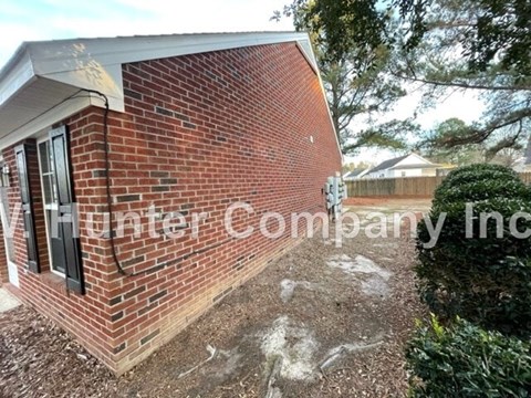 A brick building with a sign that says Hunter Company Inc.