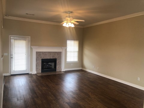 702 Southwest Maidstone Avenue 3 Beds Apartment for Rent