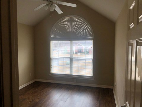 702 Southwest Maidstone Avenue 3 Beds Apartment for Rent