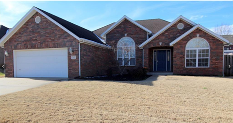 702 Southwest Maidstone Avenue 3 Beds Apartment for Rent