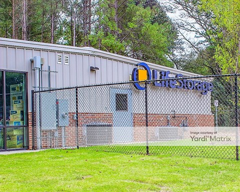 Storage Units for Rent available at 7700 Jonesboro Road, Jonesboro, GA 30236