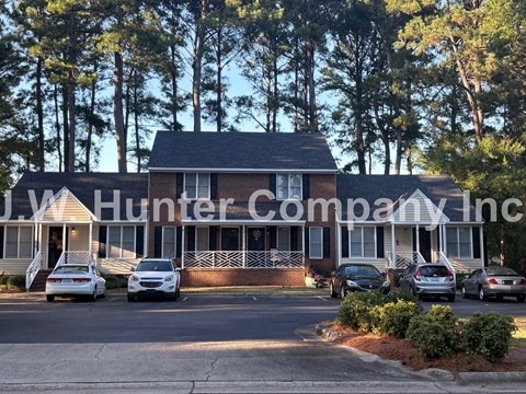 A building with the sign U.W. Hunter Company Inc. in front of it.