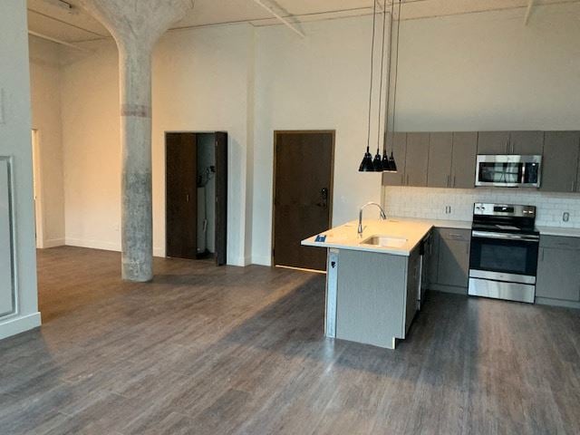 100 Huyshope Avenue Studio-2 Beds Apartment for Rent - Photo Gallery 1