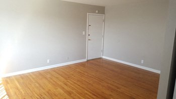 7036 East 10th Street 1-2 Beds Apartment for Rent - Photo Gallery 2