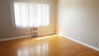 7036 East 10th Street 1-2 Beds Apartment for Rent - Photo Gallery 3