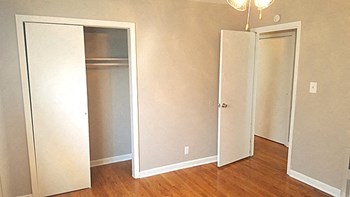 7036 East 10th Street 1-2 Beds Apartment for Rent - Photo Gallery 6