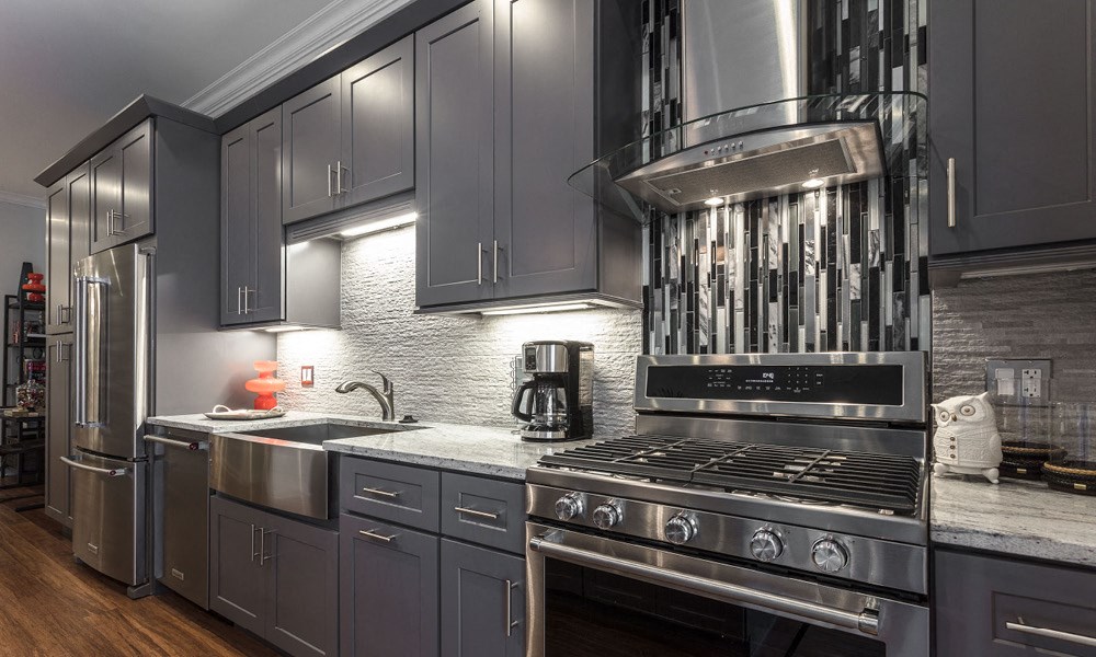 Gas stove with hood vent and stylish backsplash | Monroe Aberdeen  Place