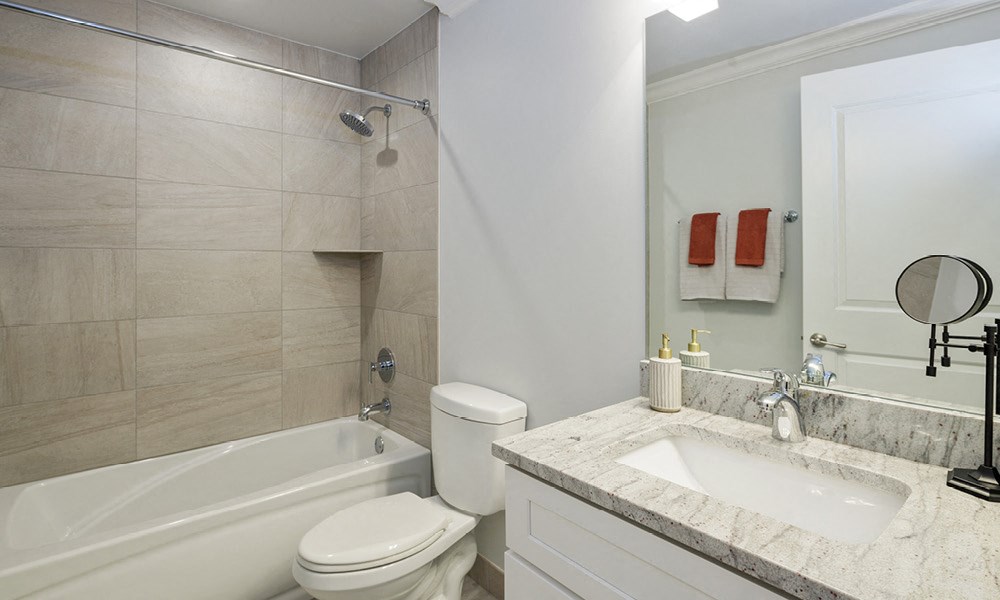 Bathroom with soaking tub | Monroe Aberdeen  Place