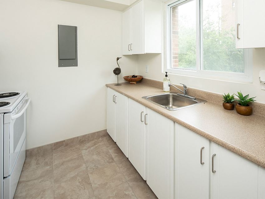 230/240 Brittany Drive 1-2 Beds Apartment, Ottawa East for Rent - Photo Gallery