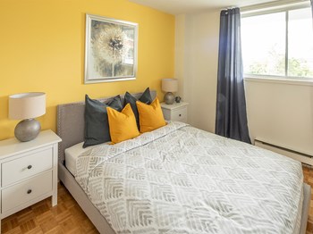 1071 Ambleside Drive Studio-3 Beds Apartment for Rent - Photo Gallery 5