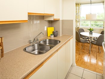 1071 Ambleside Drive Studio-3 Beds Apartment for Rent - Photo Gallery 3