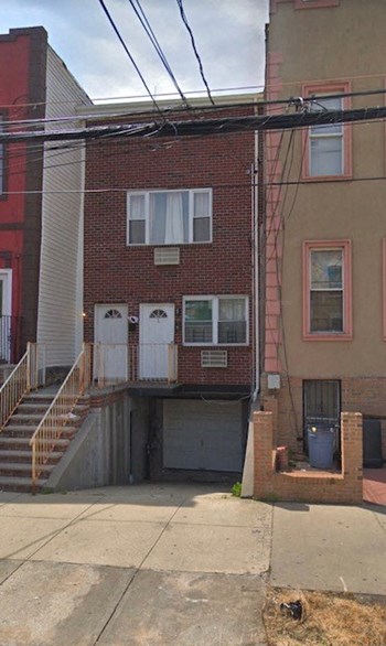 456 Glenmore Avenue Studio Apartment for Rent