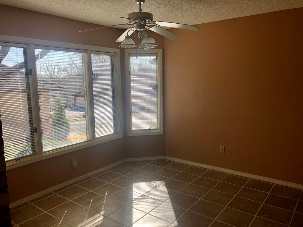 8 Teresa Drive 2 Beds House for Rent - Photo Gallery 2